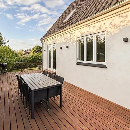 2 Bedroom Awesome In Holiday home